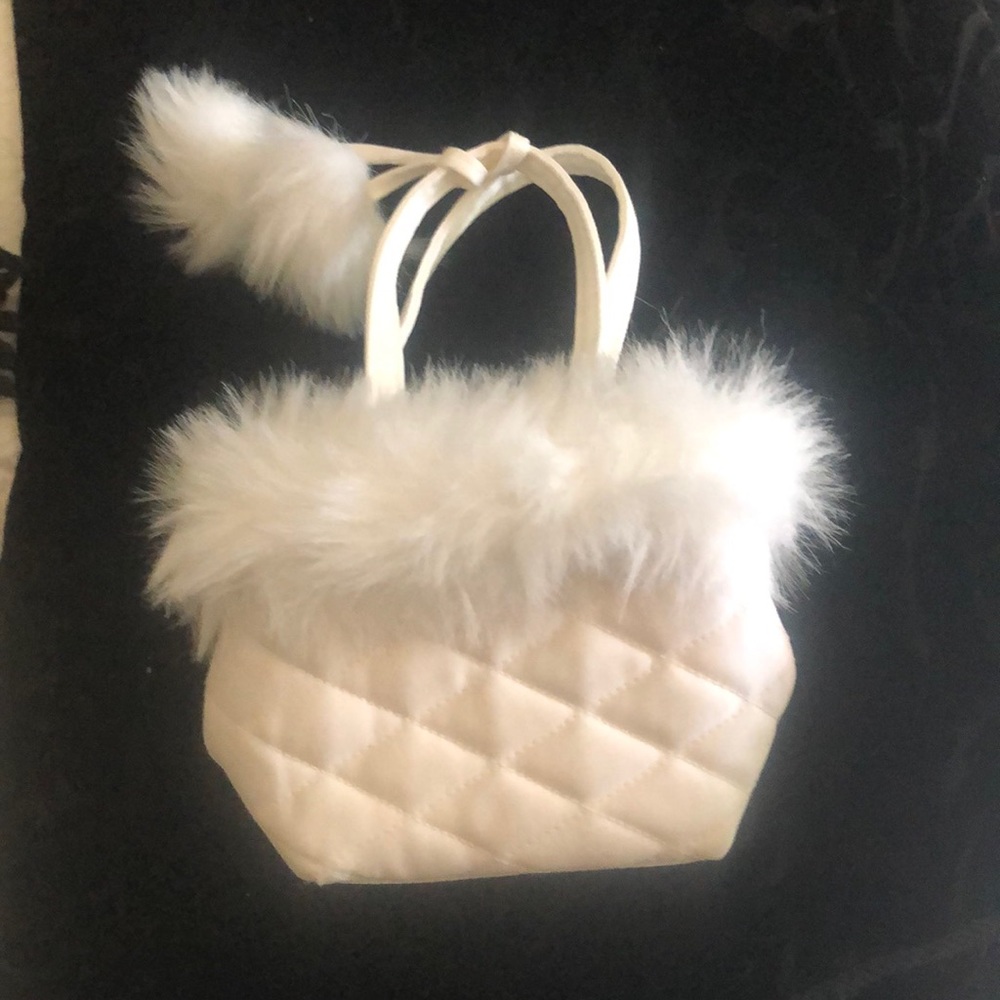 Bath and Body Works quilted white satin fur trimmed mini bag purse never used ❤️